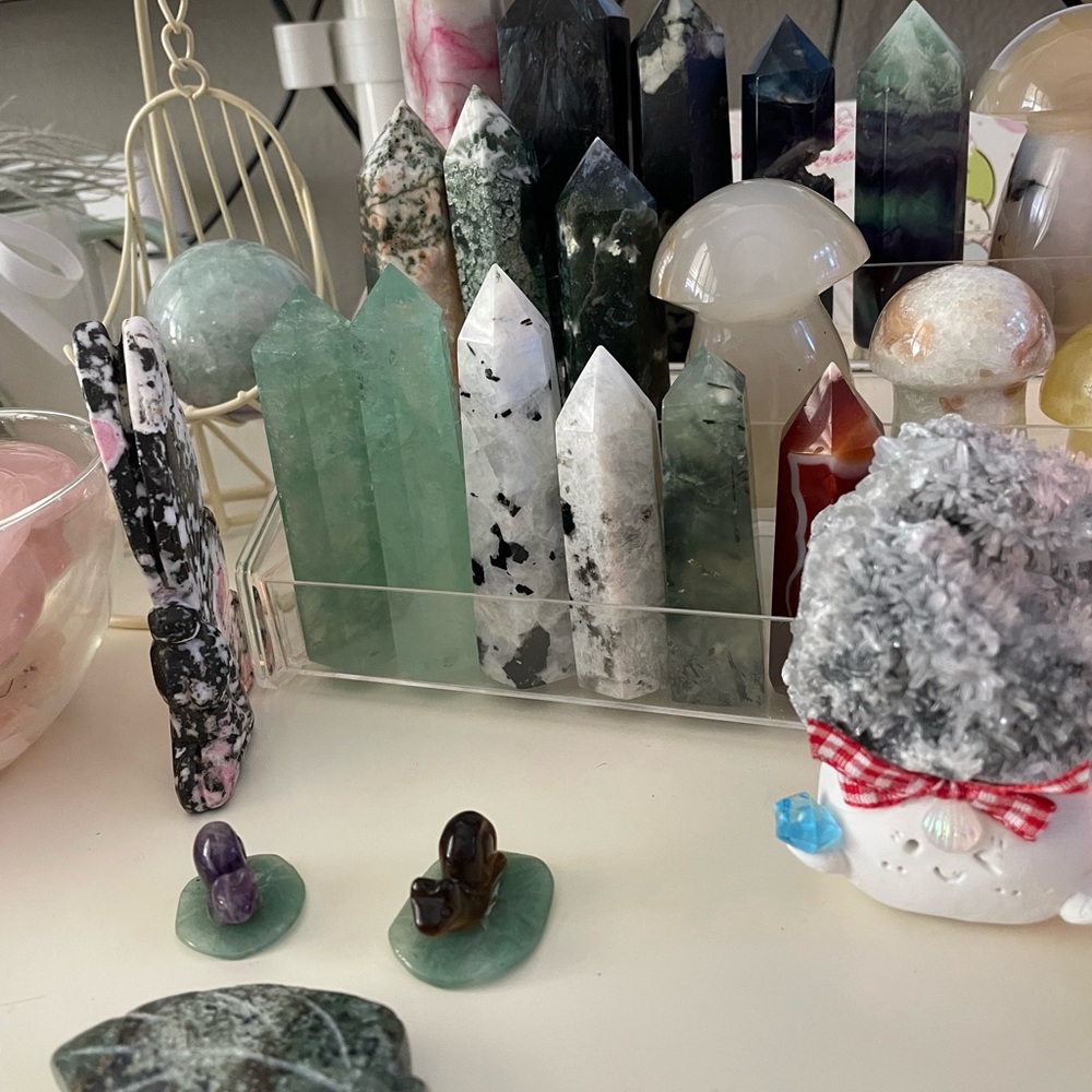Unlisted Crystal - Picture 2 of 2